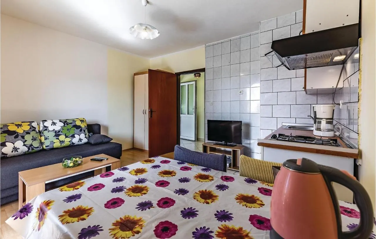 Stunning Apartment In Medulin With Wifi 0*,