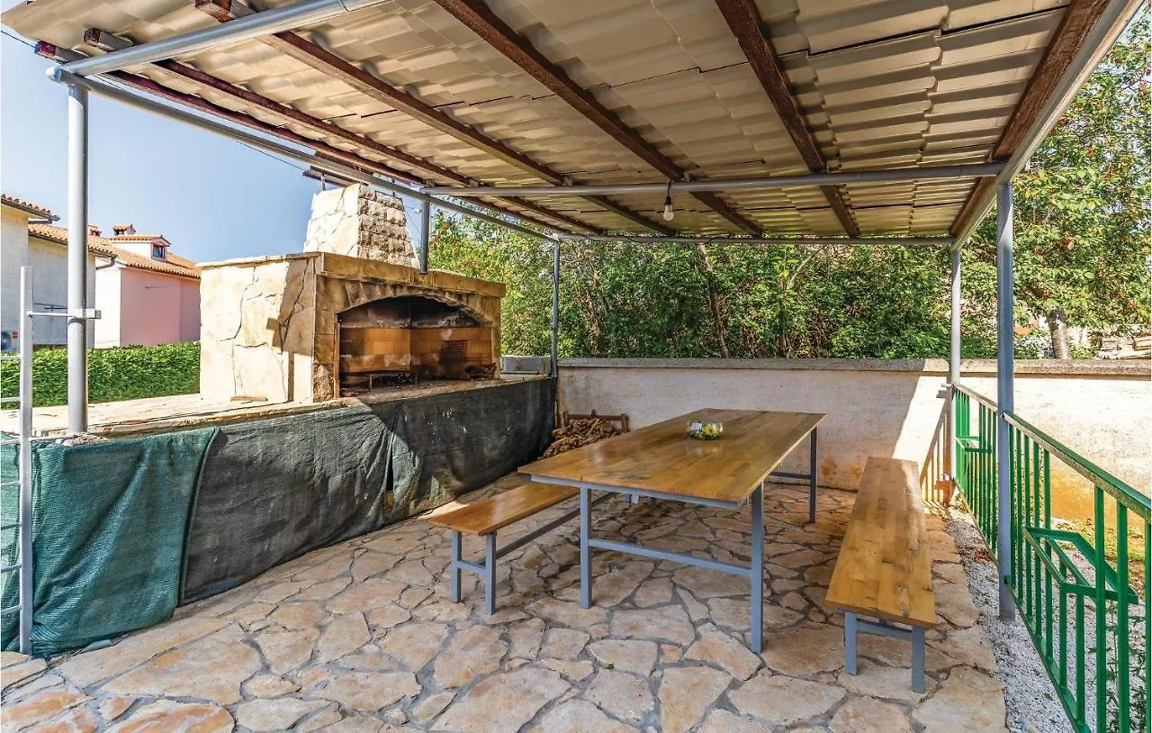 Stunning Apartment In Medulin With Wifi 0*,